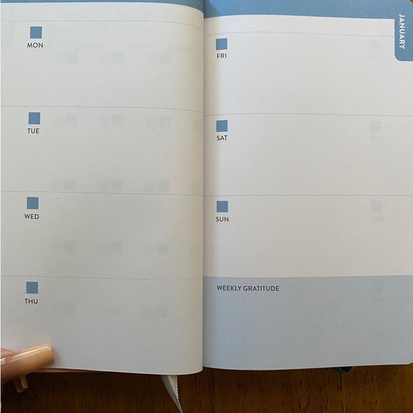 Undated planner and notebook bundle - Picture 5 of 12